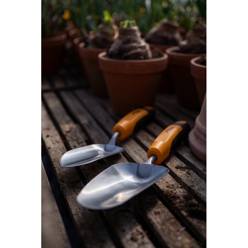 Truelle STIGA – acier inoxydable – poignée ergonomique – forme arrondie